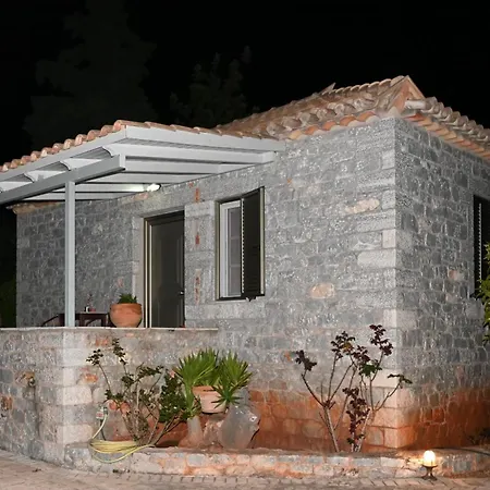 Mouses Apartments-kardamyli Vakantiehuis *