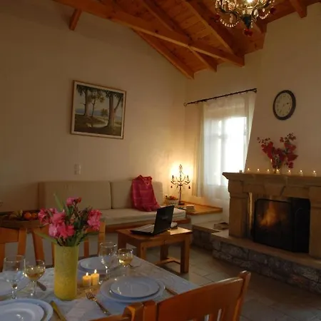 בית נופש Mouses Apartments-kardamyli *